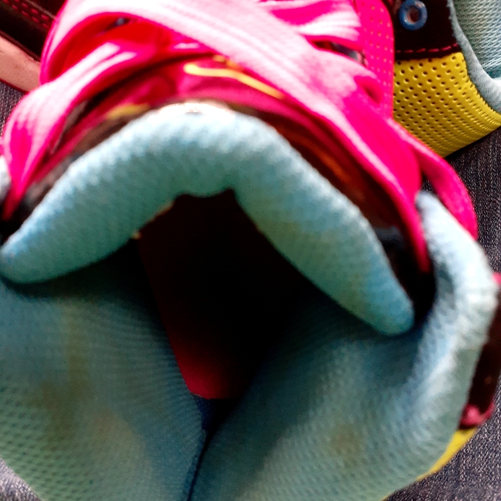 OP. Tennis shoes - Picture 3 of 7